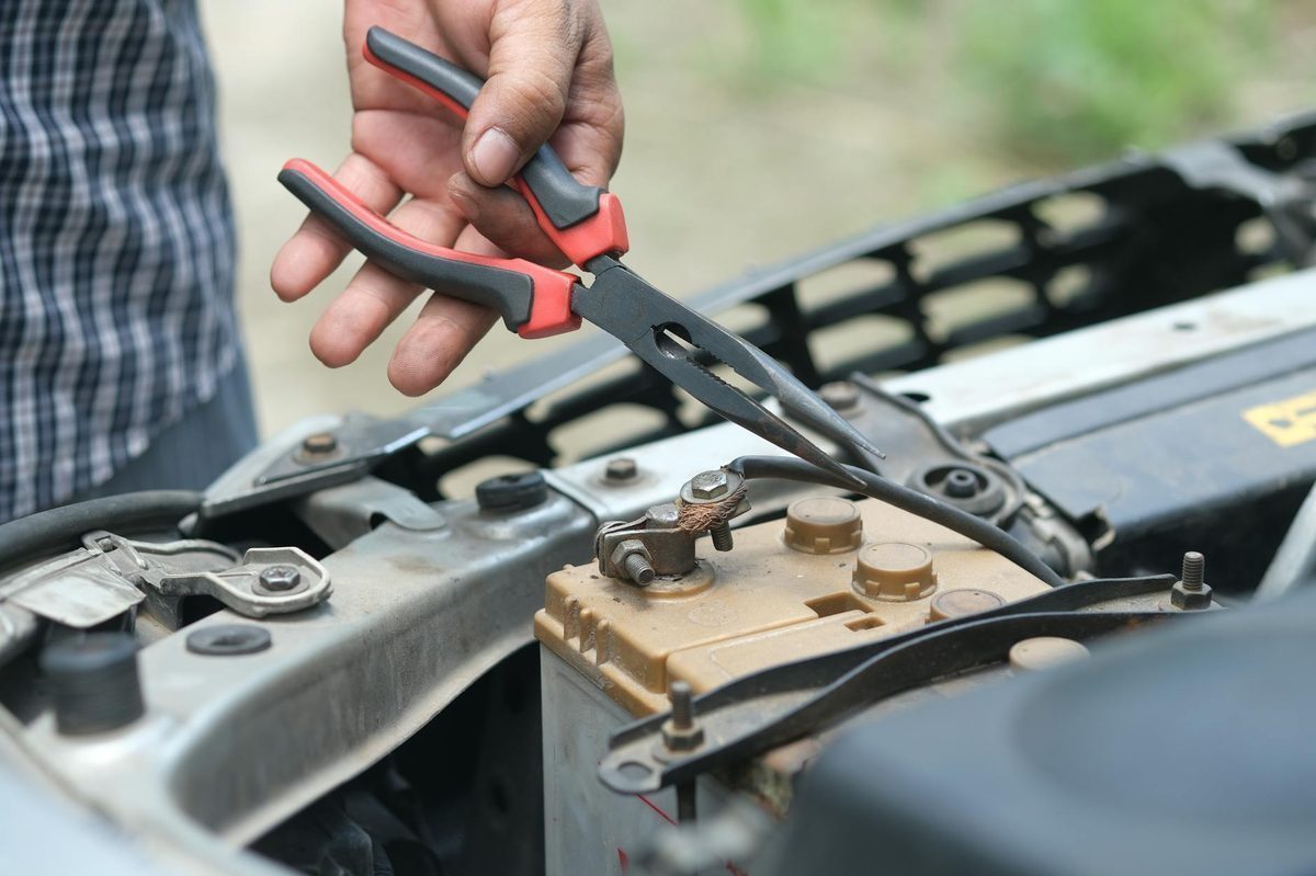How to Choose the Right Battery Inverter/UPS