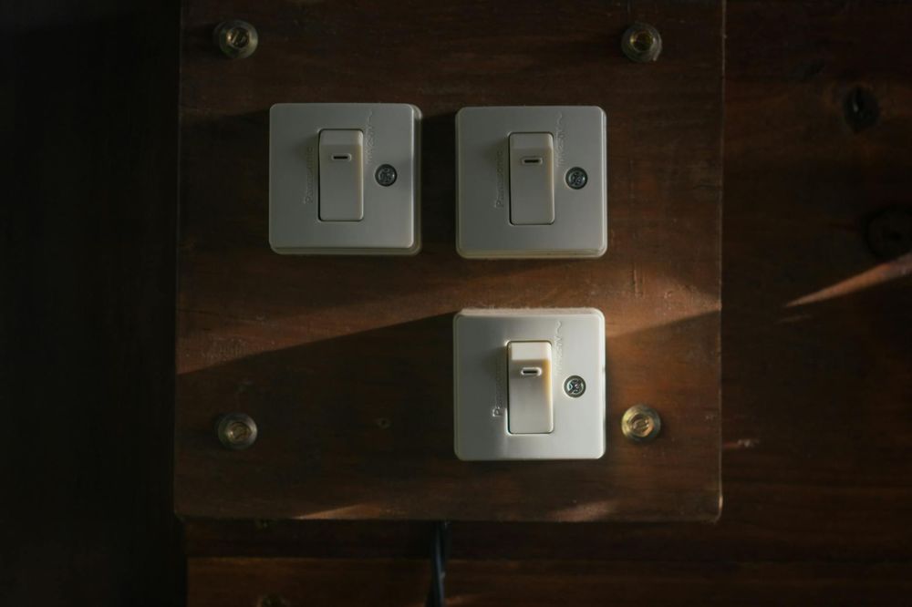 Importance of DC push Surge Delay Switch