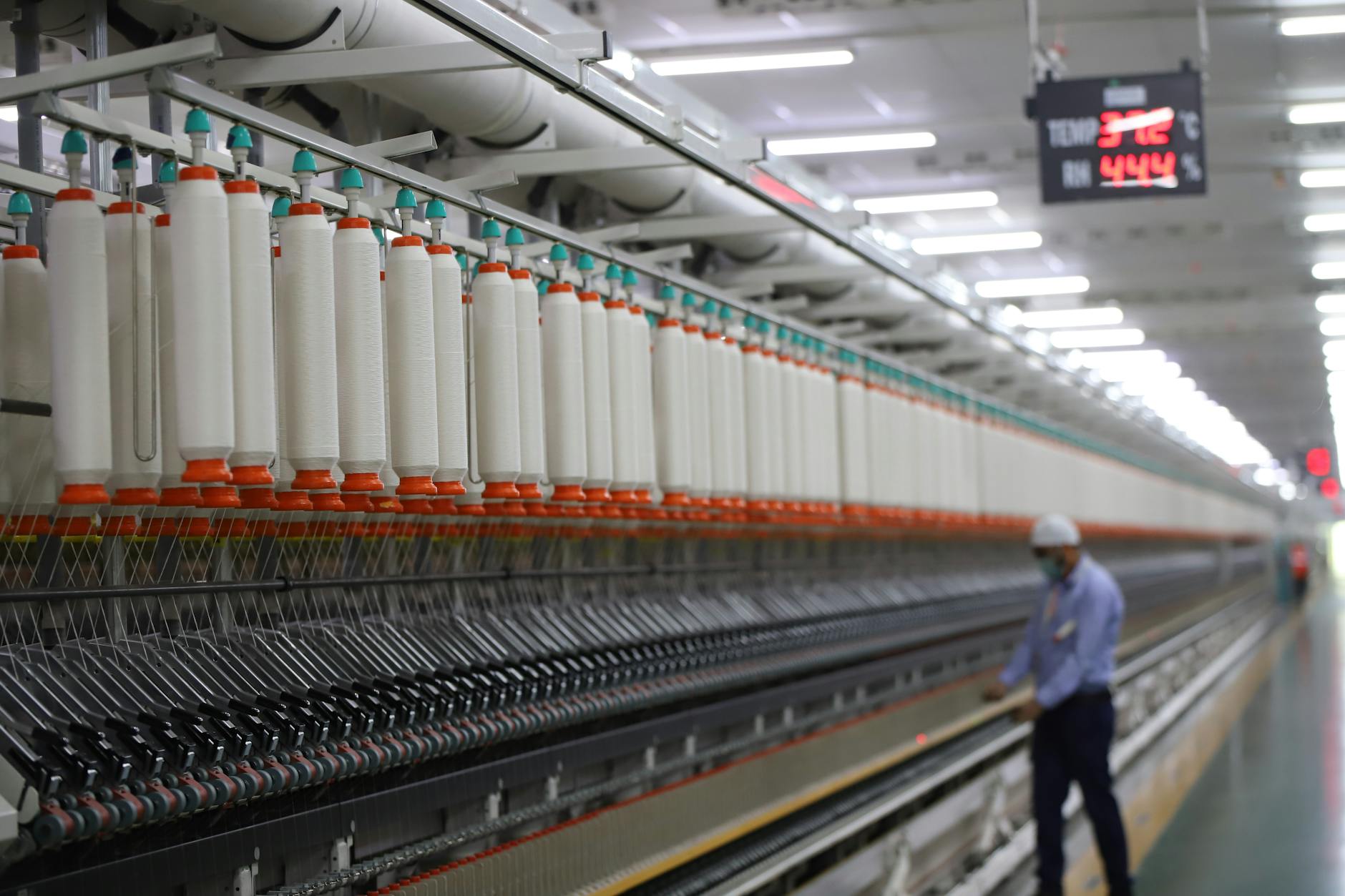 “Indian Factories Ditch Generators for Lithium Batteries”
