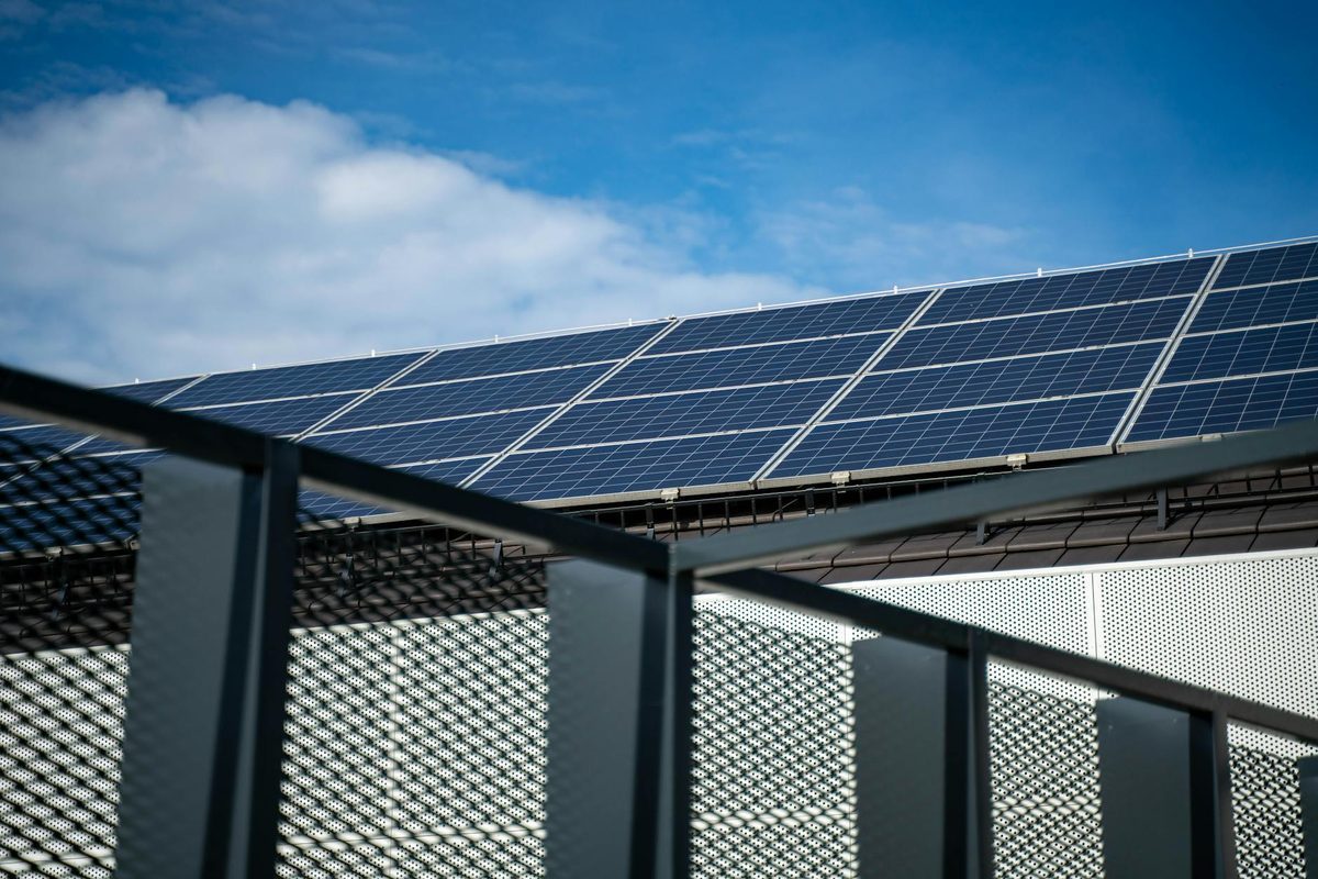 Su-vastika’s Solar Hybrid MPPT PCU 5500 with Lithium-ion battery