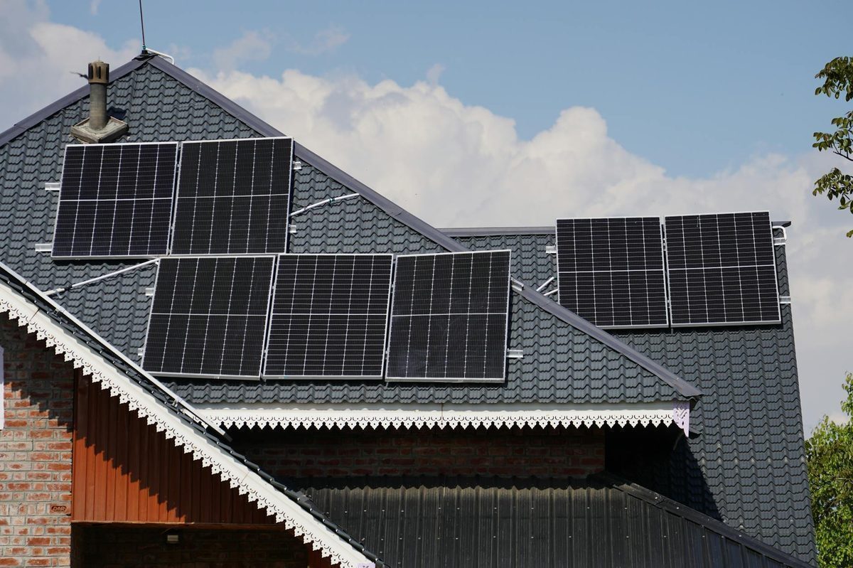 Su-vastika’s 10 kVA Solar PCU with wall mount Lithium battery