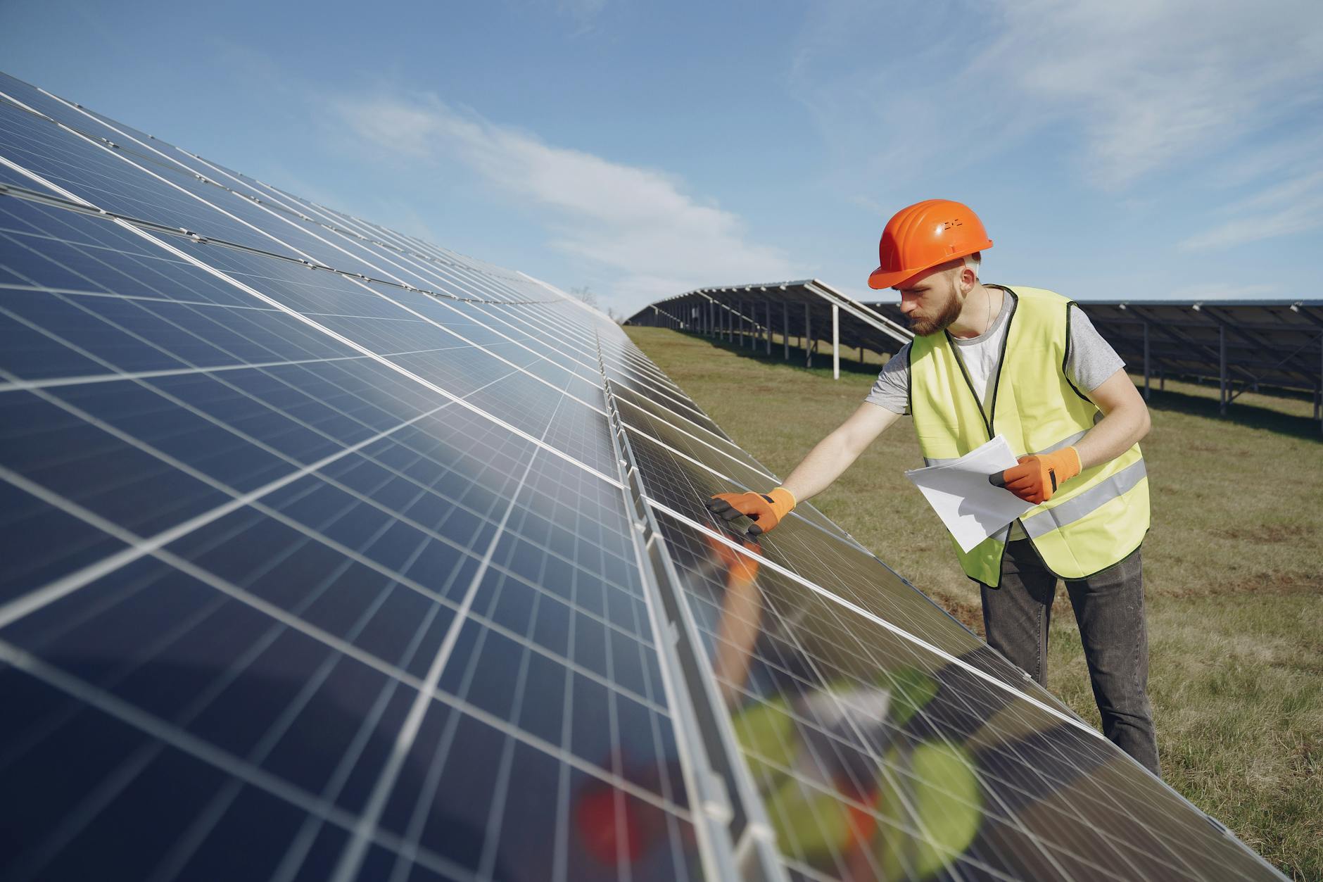 Su-vastika’s New 10 KVA Solar MPPT Hybrid PCU is a Leap Forward in Energy Management