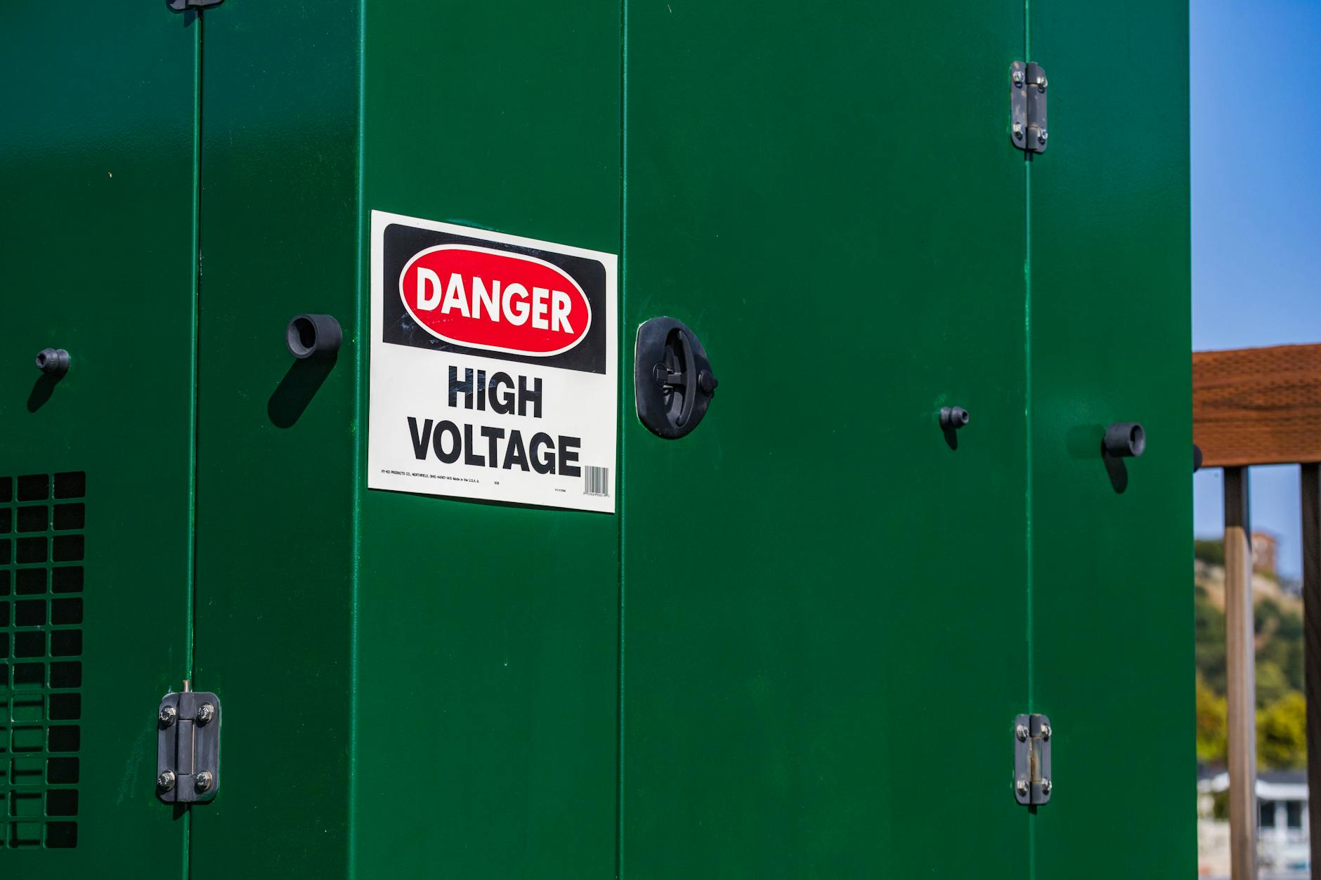 The Benefits of Replacing Gensets with Lithium-based Battery ESS
