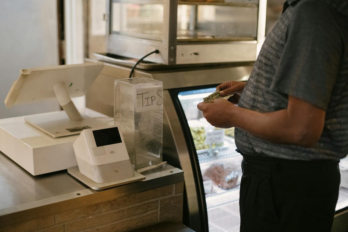 Top Tips For Buyers Looking To Purchase Inverter And Save Money In The Process